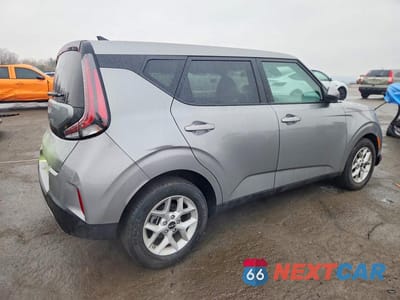 Trzecie zdjęcie samochodu z tyłu: 2025 KIA SOUL LX VIN:KNDJ23AU7S7952201 - miniatura