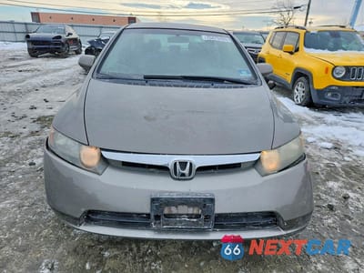 Piąte zdjęcie samochodu w środku: 2006 HONDA CIVIC LX VIN:1HGFA16516L012716 - miniatura