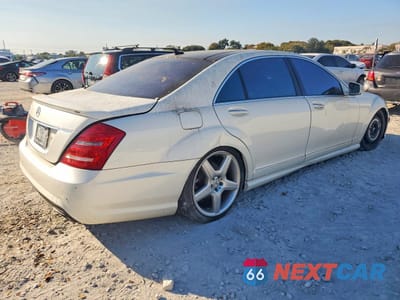 Trzecie zdjęcie samochodu z tyłu: 2013 MERCEDES-BENZ S 550 VIN:WDDNG7DB1DA533356 - miniatura