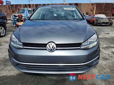 Piąte zdjęcie samochodu w środku: 2018 VOLKSWAGEN GOLF SPORTWAGEN S VIN:3VWD17AU3JM758905 - miniatura