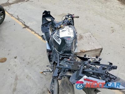 Zdjęcie 6 z 8 samochodu: 2004 SUZUKI GSX-R1000 VIN:JS1GT75A842101436 - miniatura