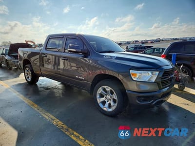 Czwarte zdjęcie samochodu z boku: 2019 RAM 1500 BIG HORN VIN:1C6SRFMT1KN703139 - miniatura