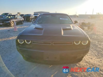Piąte zdjęcie samochodu w środku: 2015 DODGE CHALLENGER SXT VIN:2C3CDZATXFH758869 - miniatura