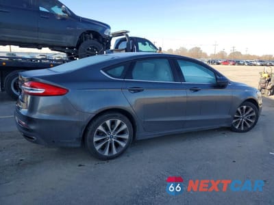 Trzecie zdjęcie samochodu z tyłu: 2019 FORD FUSION SE VIN:3FA6P0T96KR179668 - miniatura