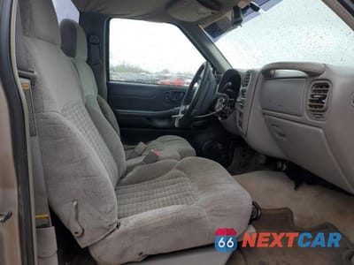 Zdjęcie 10 z 12 samochodu: 1999 GMC SONOMA VIN:1GTCS194XX8528398 - miniatura