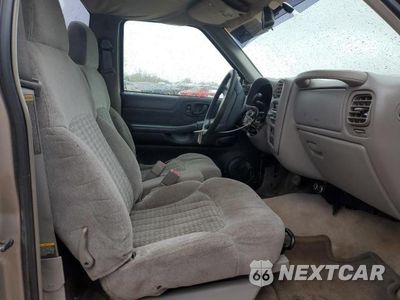 Zdjęcie 10 z 12 samochodu: 1999 GMC SONOMA VIN:1GTCS194XX8528398 - miniatura