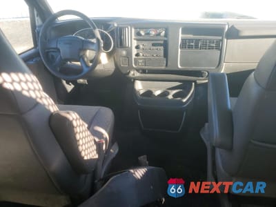 Zdjęcie 8 z 13 samochodu: 2004 GMC SAVANA G2500 VIN:1GTGG25V441125819 - miniatura
