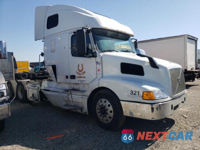 2001 VOLVO VN VNL 4V4NC9RJ31N307491 - główne zdjęcie licytacji z USA - miniatura