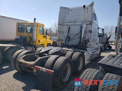 Czwarte zdjęcie samochodu z boku: 2001 VOLVO VN VNL VIN:4V4NC9RJ31N307491 - miniatura