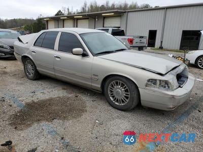 Czwarte zdjęcie samochodu z boku: 2010 MERCURY GRAND MARQUIS LS VIN:2MEBM7FV0AX631924 - miniatura
