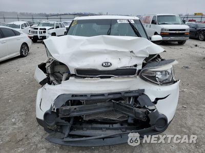 Piąte zdjęcie samochodu w środku: 2015 KIA SOUL VIN:KNDJN2A28F7774675 - miniatura