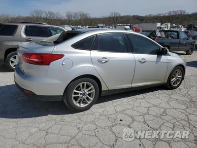 Trzecie zdjęcie samochodu z tyłu: 2016 FORD FOCUS SE VIN:1FADP3F23GL291289 - miniatura