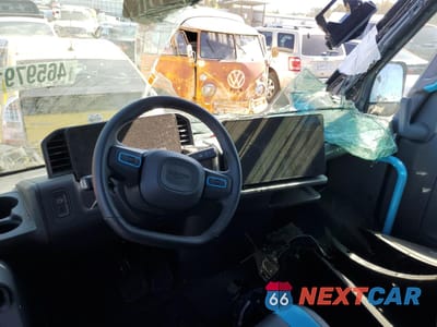 Zdjęcie 8 z 13 samochodu: 2023 RIVIAN EDV 500 VIN:7FCEHEB57PN001626 - miniatura