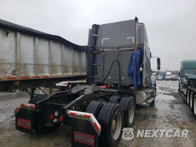 Czwarte zdjęcie samochodu z boku: 2005 FREIGHTLINER CONVENTIONAL COLUMBIA VIN:1FUJA6CKX5LN41153 - miniatura