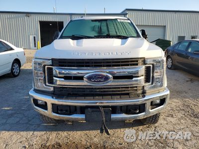 Piąte zdjęcie samochodu w środku: 2017 FORD F250 SUPER DUTY VIN:1FTBF2B68HEF37380 - miniatura