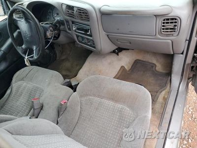 Zdjęcie 8 z 12 samochodu: 1999 GMC SONOMA VIN:1GTCS194XX8528398 - miniatura