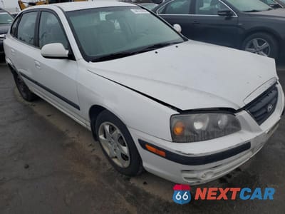 Czwarte zdjęcie samochodu z boku: 2005 HYUNDAI ELANTRA GLS VIN:KMHDN56D85U176638 - miniatura