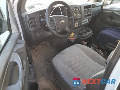 Zdjęcie 8 z 13 samochodu: 2010 CHEVROLET EXPRESS G1500 VIN:1GCUGAD4XA1164271 - miniatura
