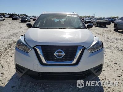 Piąte zdjęcie samochodu w środku: 2019 NISSAN KICKS S VIN:3N1CP5CU2KL512131 - miniatura
