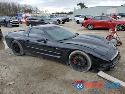 Czwarte zdjęcie samochodu z boku: 2001 CHEVROLET CORVETTE Z06 VIN:1G1YY12S715107818 - miniatura
