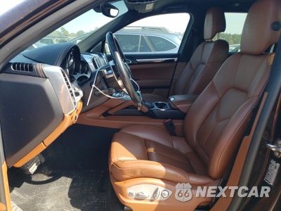 Zdjęcie 19 z 36 samochodu: 2018 PORSCHE CAYENNE VIN:WP1AA2A2XJKA01688 - miniatura