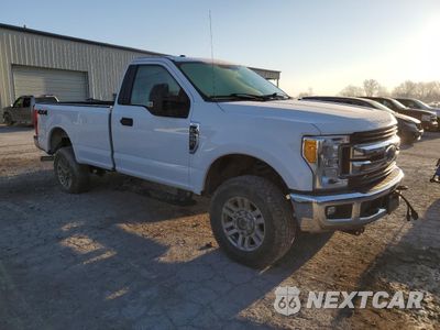 Czwarte zdjęcie samochodu z boku: 2017 FORD F250 SUPER DUTY VIN:1FTBF2B68HEF37380 - miniatura