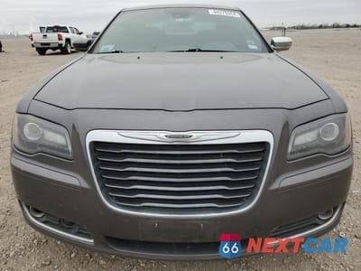 Piąte zdjęcie samochodu w środku: 2014 CHRYSLER 300 VIN:2C3CCABG2EH200938 - miniatura
