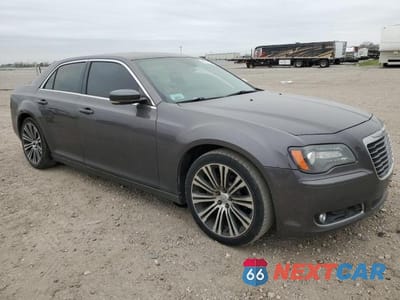 Czwarte zdjęcie samochodu z boku: 2014 CHRYSLER 300 VIN:2C3CCABG2EH200938 - miniatura
