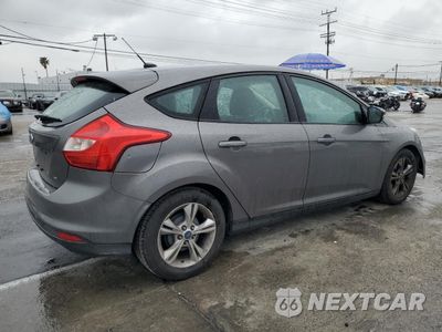 Trzecie zdjęcie samochodu z tyłu: 2014 FORD FOCUS SE VIN:1FADP3K27EL110858 - miniatura