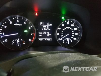Zdjęcie 9 z 16 samochodu: 2017 HYUNDAI ELANTRA SE VIN:5NPD74LF5HH105782 - miniatura