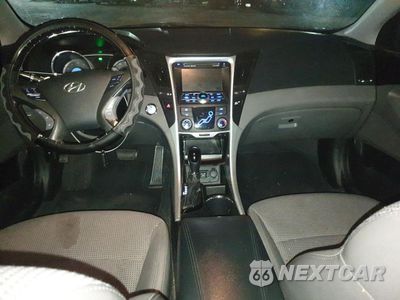 Zdjęcie 8 z 12 samochodu: 2011 HYUNDAI SONATA SE VIN:5NPEC4AC3BH233566 - miniatura