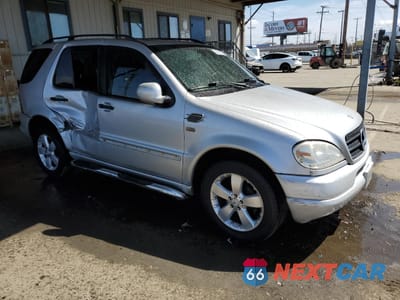 Czwarte zdjęcie samochodu z boku: 2000 MERCEDES-BENZ ML 320 VIN:4JGAB54E3YA200180 - miniatura