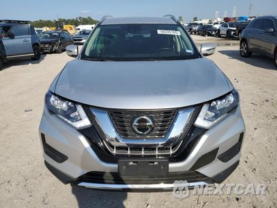 Piąte zdjęcie samochodu w środku: 2020 NISSAN ROGUE S VIN:JN8AT2MTXLW043066 - miniatura