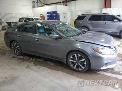 Czwarte zdjęcie samochodu z boku: 2017 NISSAN ALTIMA 2.5 VIN:1N4AL3APXHN314512 - miniatura