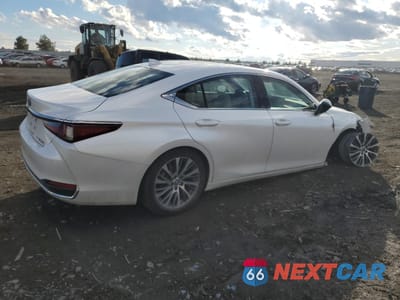Trzecie zdjęcie samochodu z tyłu: 2021 LEXUS ES 250 BASE VIN:58AD11D1XMU002610 - miniatura