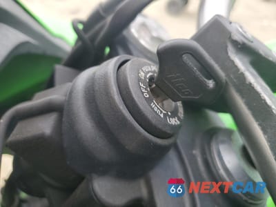 Zdjęcie 8 z 9 samochodu: 2009 KAWASAKI EX650 C VIN:JKAEXEC199DA26537 - miniatura