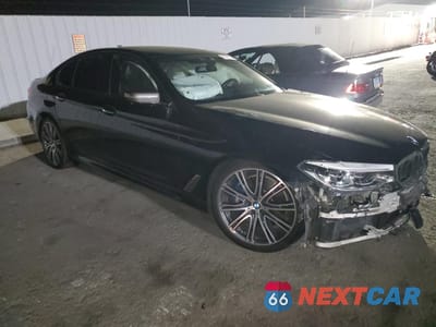 Czwarte zdjęcie samochodu z boku: 2018 BMW M550XI VIN:WBAJB9C55JG463848 - miniatura