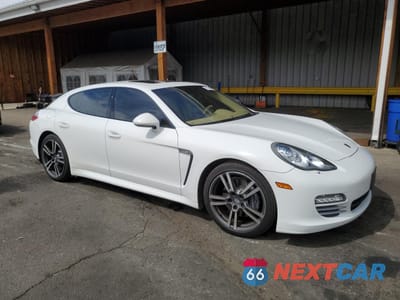Czwarte zdjęcie samochodu z boku: 2012 PORSCHE PANAMERA 2 VIN:WP0AA2A78CL070695 - miniatura