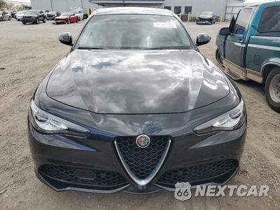 Piąte zdjęcie samochodu w środku: 2019 ALFA ROMEO GIULIA TI VIN:ZARFAMBN3K7600549 - miniatura