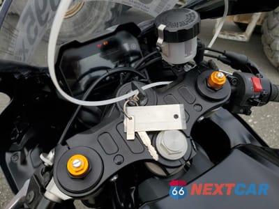 Zdjęcie 8 z 10 samochodu: 2022 YAMAHA YZFR7 VIN:JYARM38E2NA001418 - miniatura