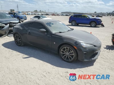 Czwarte zdjęcie samochodu z boku: 2017 TOYOTA 86 BASE VIN:JF1ZNAA12H9711279 - miniatura