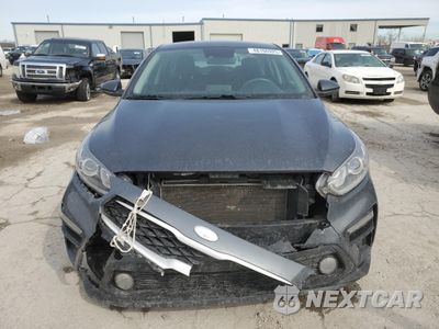 Piąte zdjęcie samochodu w środku: 2019 KIA FORTE FE VIN:3KPF24AD4KE090325 - miniatura