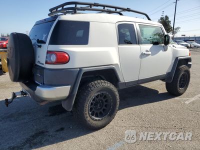 Trzecie zdjęcie samochodu z tyłu: 2012 TOYOTA FJ CRUISER VIN:JTEBU4BF8CK147645 - miniatura