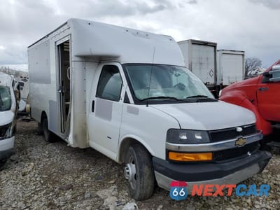 Czwarte zdjęcie samochodu z boku: 2022 CHEVROLET EXPRESS G3500 VIN:1GB3GSC78N1264117 - miniatura