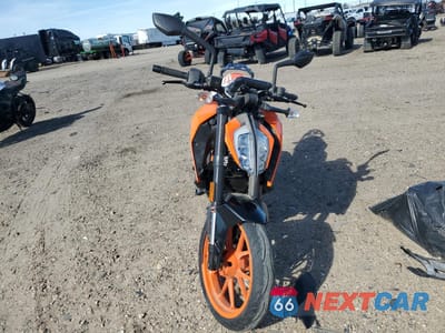 Drugie zdjęcie samochodu z przodu: 2018 KTM 390 DUKE VIN:MD2JPJ40XJC253093 - miniatura