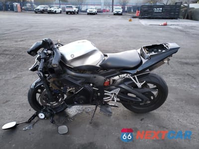Trzecie zdjęcie samochodu z tyłu: 2003 YAMAHA YZFR6 L VIN:JYARJ06E13A009937 - miniatura