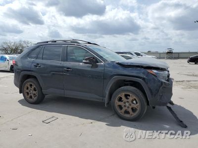 Czwarte zdjęcie samochodu z boku: 2024 TOYOTA RAV4 WOODLAND EDITION VIN:2T3UWRFV7RW200440 - miniatura