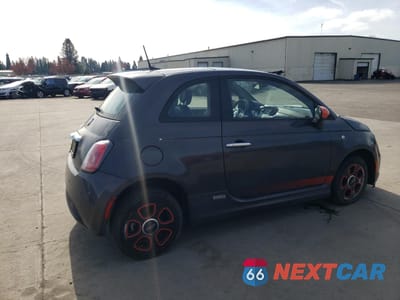 Trzecie zdjęcie samochodu z tyłu: 2016 FIAT 500 ELECTRIC VIN:3C3CFFGE5GT180318 - miniatura