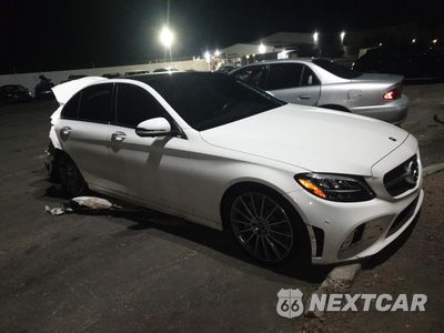 Czwarte zdjęcie samochodu z boku: 2019 MERCEDES-BENZ C 300 VIN:WDDWF8DB3KR501438 - miniatura