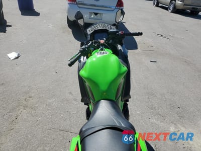 Zdjęcie 6 z 10 samochodu: 2024 KAWASAKI EX650 P VIN:ML5EXEP14RDAB1594 - miniatura